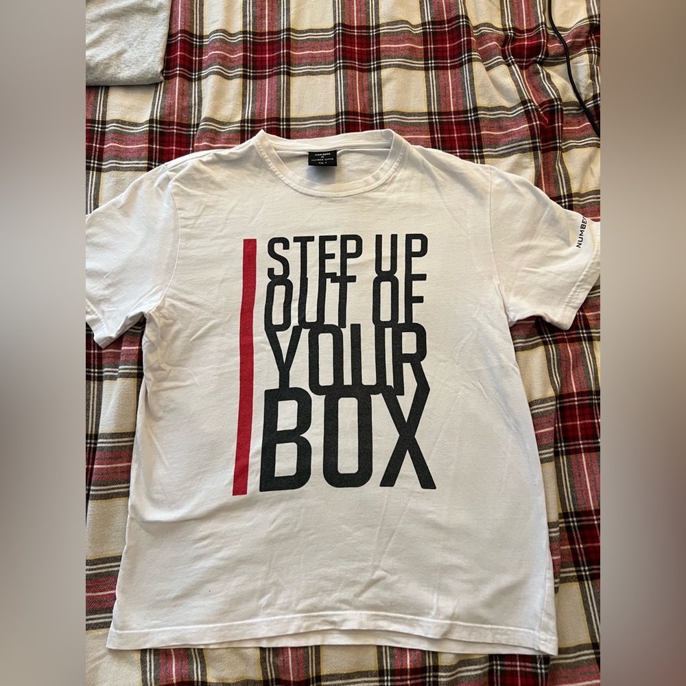 Number (N)ine Marlboro Step Up Out Of Your Box T-Shirt Size Medium